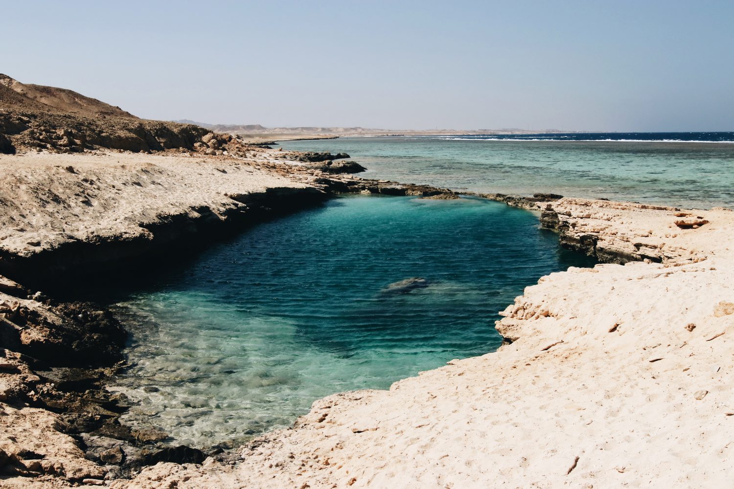 The locals say that many moons ago, a meteor once hit this coast and formed this natural rock pool in its wake. Now it’s filled with the most turquoise ocean water from the Red Sea… Truly a hidden gem in Marsa Alam, and of course, Al-Nayzak means ‘shooting star’ 💫